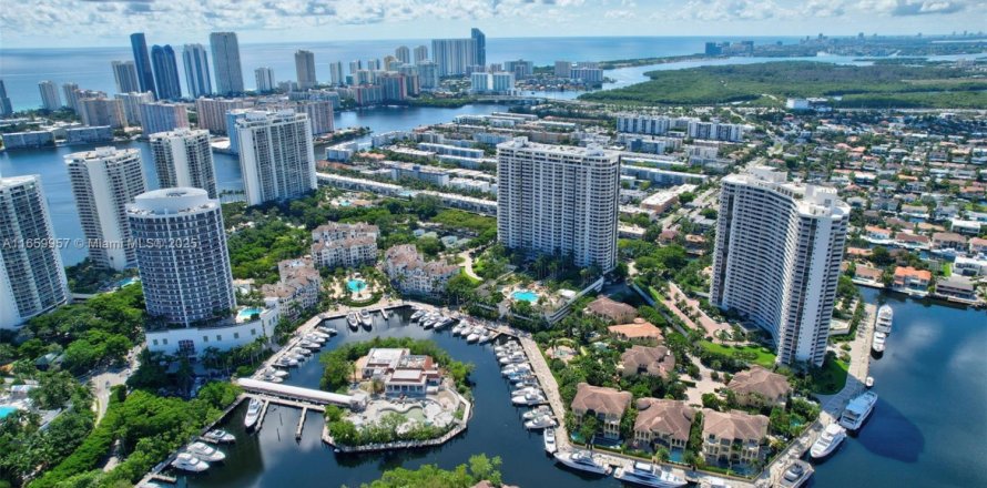 Condo à Aventura, Floride, 2 chambres № 1933834