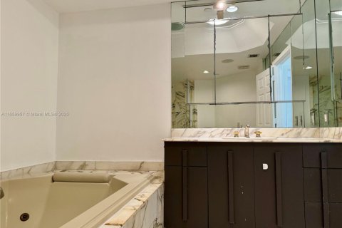 Condo in Aventura, Florida, 2 bedrooms  № 1933834 - photo 15