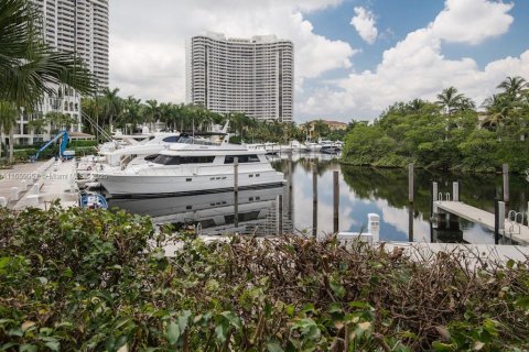 Condo in Aventura, Florida, 2 bedrooms  № 1933834 - photo 25