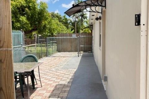 Immobilier commercial à louer à Miami, Floride: 21.83 m2 № 2076597 - photo 12