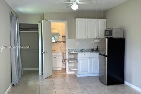 Immobilier commercial à Miami, Floride 21.83 m2 № 2076597