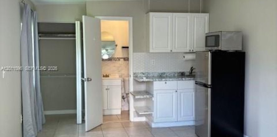 Immobilier commercial à Miami, Floride 21.83 m2 № 2076597