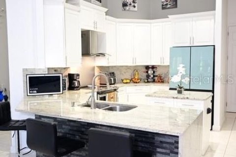 House in Kissimmee, Florida 4 bedrooms, 308.9 sq.m. № 2277474 - photo 6