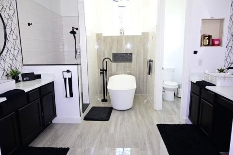 House in Kissimmee, Florida 4 bedrooms, 308.9 sq.m. № 2277474 - photo 7