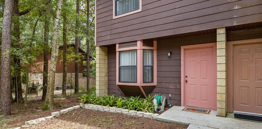 House in Gainesville, Florida 2 bedrooms, 92.16 sq.m. № 1880715