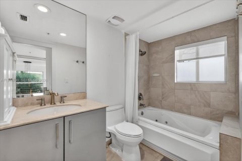 Купить кондоминиум в Майами-Бич, Флорида 1 спальня, 100.24м2, № 2005453 - фото 3