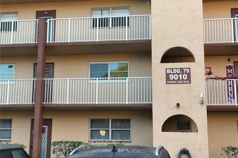 Condominio en venta en Sunrise, Florida, 2 dormitorios, 78.97 m2 № 1986537 - foto 1
