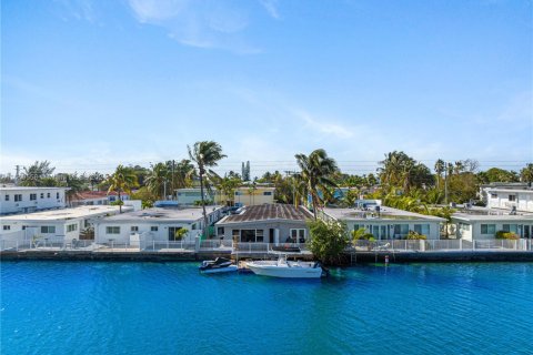 Villa ou maison à vendre à Miami Beach, Floride: 5 chambres, 288.37 m2 № 1934983 - photo 2