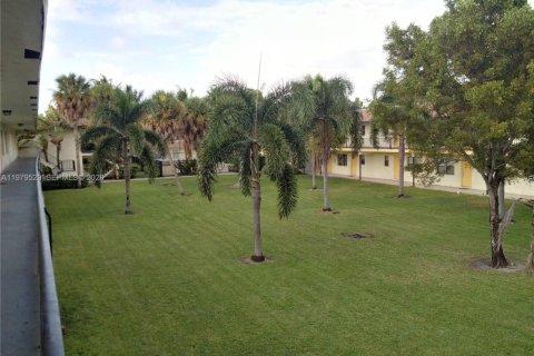 Condominio en alquiler en Lauderhill, Florida, 2 dormitorios, 68.75 m2 № 2046114 - foto 19
