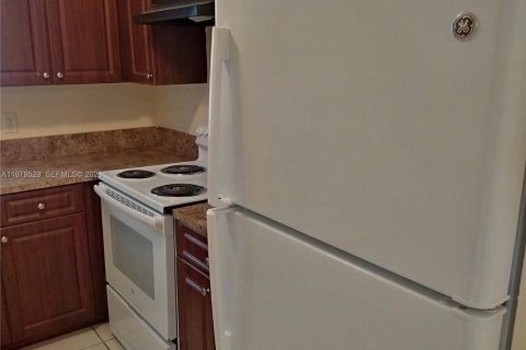 Condominio en alquiler en Lauderhill, Florida, 2 dormitorios, 68.75 m2 № 2046114 - foto 6