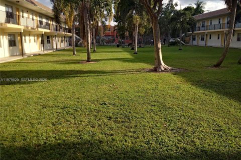 Condominio en Lauderhill, Florida, 2 dormitorios  № 2046114