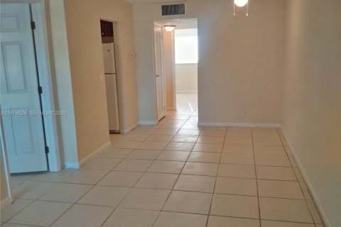 Condominio en alquiler en Lauderhill, Florida, 2 dormitorios, 68.75 m2 № 2046114 - foto 10