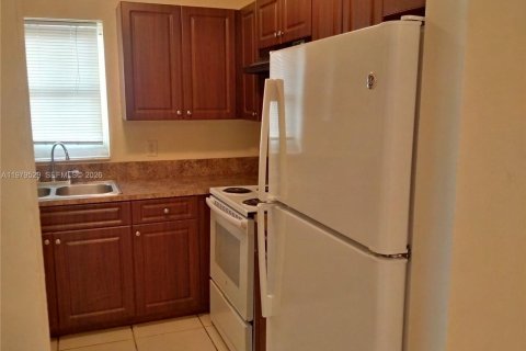 Condominio en alquiler en Lauderhill, Florida, 2 dormitorios, 68.75 m2 № 2046114 - foto 5