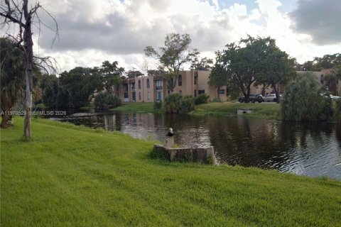 Condominio en alquiler en Lauderhill, Florida, 2 dormitorios, 68.75 m2 № 2046114 - foto 23