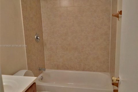Condominio en alquiler en Lauderhill, Florida, 2 dormitorios, 68.75 m2 № 2046114 - foto 7