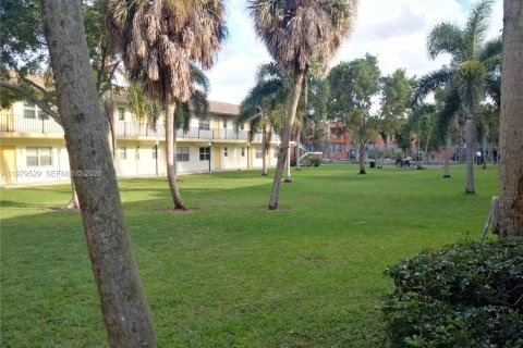 Condominio en alquiler en Lauderhill, Florida, 2 dormitorios, 68.75 m2 № 2046114 - foto 2