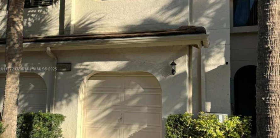 Townhouse in Boca Raton, Florida 2 bedrooms, 154.12 sq.m. № 1865099