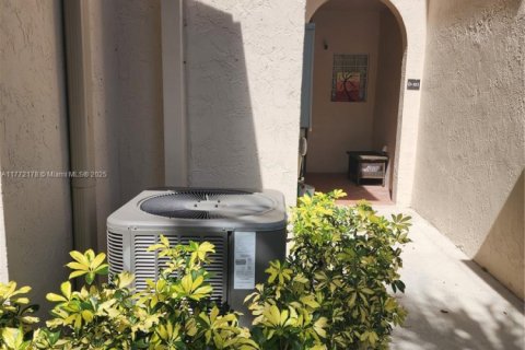 Townhouse in Boca Raton, Florida 2 bedrooms, 154.12 sq.m. № 1865099 - photo 2