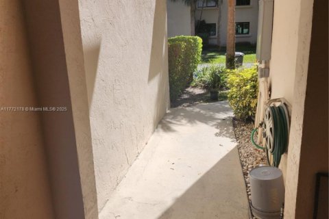 Townhouse in Boca Raton, Florida 2 bedrooms, 154.12 sq.m. № 1865099 - photo 5