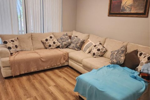 Townhouse in Boca Raton, Florida 2 bedrooms, 154.12 sq.m. № 1865099 - photo 17