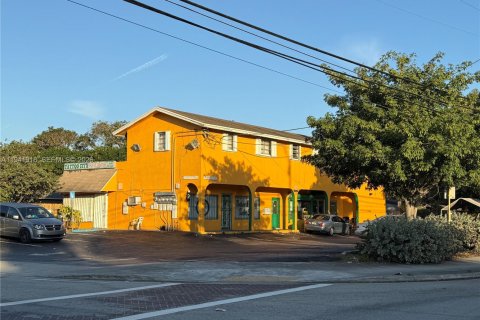 Commercial property in Fort Lauderdale, Florida № 1999747 - photo 4