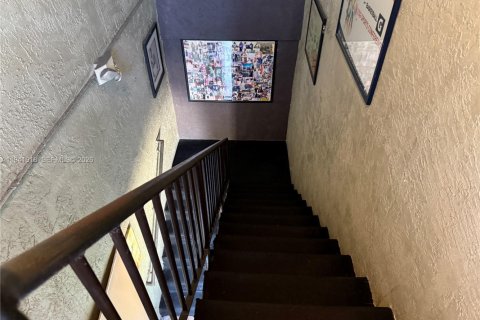 Commercial property in Fort Lauderdale, Florida № 1999747 - photo 17