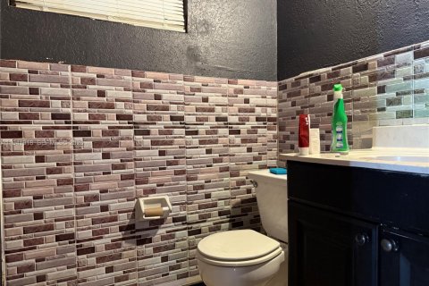 Commercial property in Fort Lauderdale, Florida № 1999747 - photo 28