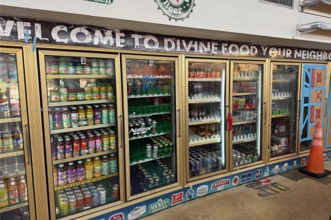 Commercial property in Fort Lauderdale, Florida № 1999747 - photo 7