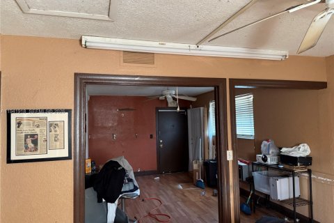 Commercial property in Fort Lauderdale, Florida № 1999747 - photo 25