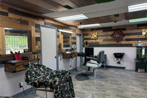 Commercial property in Fort Lauderdale, Florida № 1999747 - photo 16