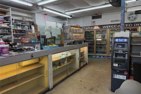 Commercial property in Fort Lauderdale, Florida № 1999747 - photo 11