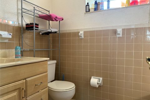 Commercial property in Fort Lauderdale, Florida № 1999747 - photo 23