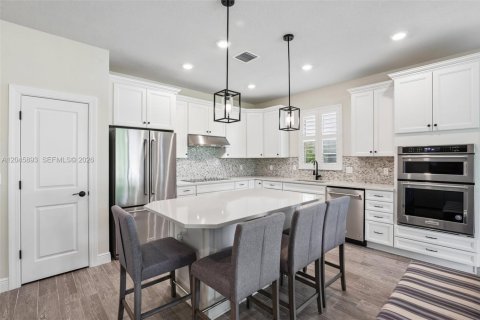 House in Hollywood, Florida 3 bedrooms, 174.75 sq.m. № 2185957 - photo 2