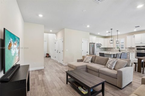 House in Hollywood, Florida 3 bedrooms, 174.75 sq.m. № 2185957 - photo 13