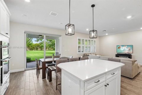 House in Hollywood, Florida 3 bedrooms, 174.75 sq.m. № 2185957 - photo 10