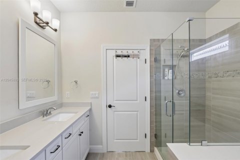 House in Hollywood, Florida 3 bedrooms, 174.75 sq.m. № 2185957 - photo 27