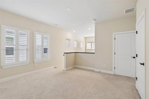 House in Hollywood, Florida 3 bedrooms, 174.75 sq.m. № 2185957 - photo 21