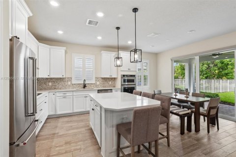 House in Hollywood, Florida 3 bedrooms, 174.75 sq.m. № 2185957 - photo 8