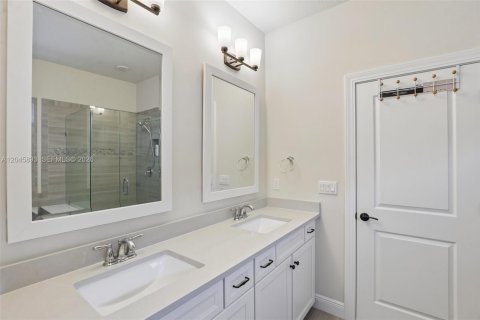 House in Hollywood, Florida 3 bedrooms, 174.75 sq.m. № 2185957 - photo 28