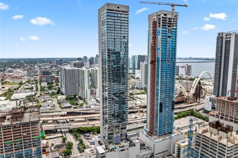 Estudio en el Condominio en Miami, Florida  № 2183908