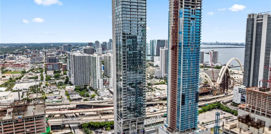 Estudio en el Condominio en Miami, Florida № 2183908