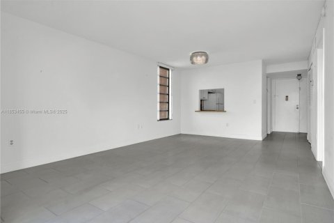 Appartement à louer à North Miami Beach, Floride: 1 chambre, 67.08 m2 № 1875584 - photo 6