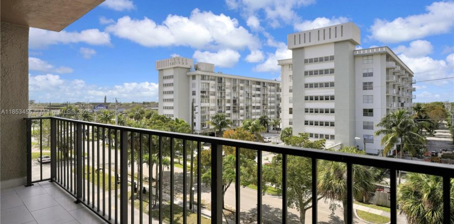 Appartement à North Miami Beach, Floride 1 chambre, 67.08 m2 № 1875584