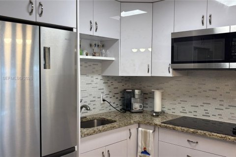 Condo in Deerfield Beach, Florida, 1 bedroom  № 2044499 - photo 6
