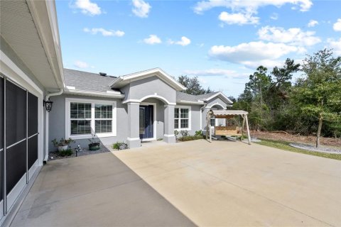 House in Palm Coast, Florida 4 bedrooms, 205.22 sq.m. № 1722894 - photo 2
