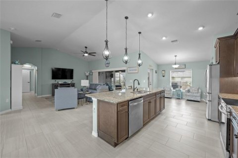 House in Palm Coast, Florida 4 bedrooms, 205.22 sq.m. № 1722894 - photo 9