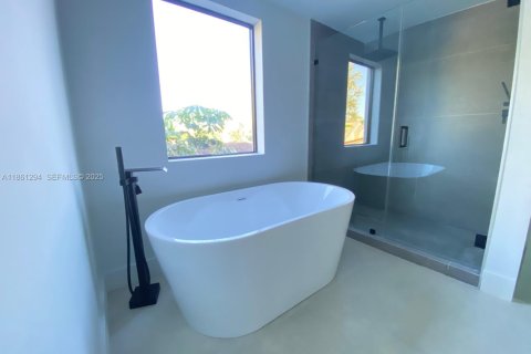 Townhouse in Miami, Florida 3 bedrooms, 207.82 sq.m. № 1980200 - photo 18