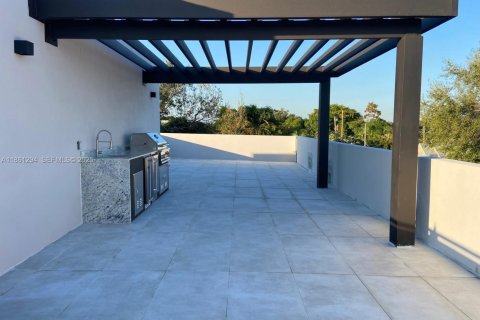 Townhouse in Miami, Florida 3 bedrooms, 207.82 sq.m. № 1980200 - photo 15
