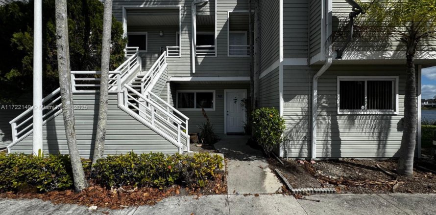 Condo in Oakland Park, Florida, 2 bedrooms  № 1981150