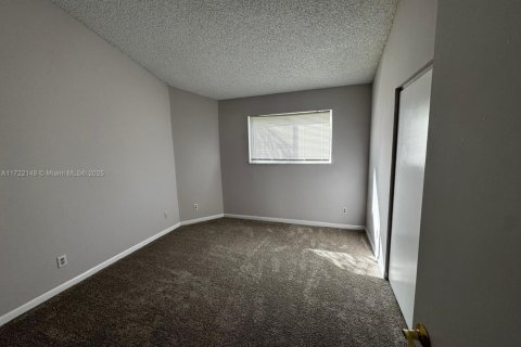 Condo in Oakland Park, Florida, 2 bedrooms  № 1981150 - photo 10